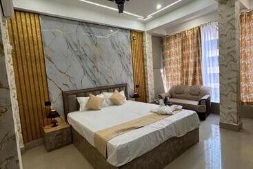 בית מלון כפרי Faarmsi Inn