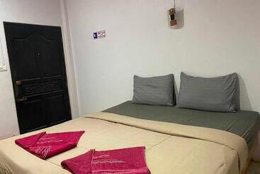 בית מלון כפרי Oyo 75524 Sk Resort