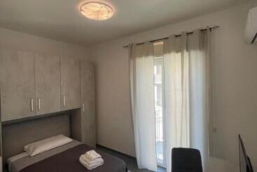 פנסיון Leos Rooms