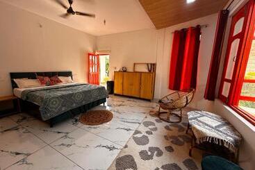 مبيت وإفطار Earth Homes Bir