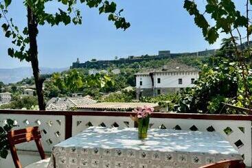 تختخواب و صبحانه Guest House Sofa