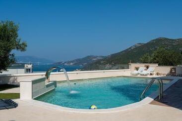 پانسیون Apartment With Pool Sunset Cove