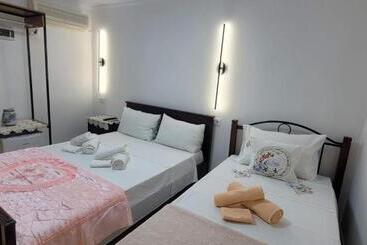 פנסיון Guest House Emily