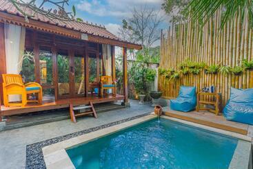 פנסיון Ngesil Private Joglo & Pool