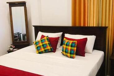 펜션 Sri White Villa Airport Boutique