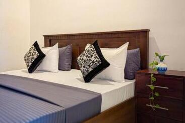 Airpot Hotel By Cmb Apartments