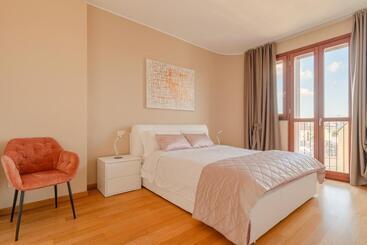 هتل آپارتمان Fiftyfive One Zuretti