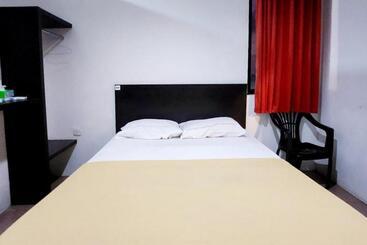 Отель Arsya Homestay Mitra Reddoorz