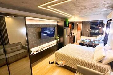 בית מלון כפרי Ax Setai Yacht