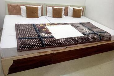 Hotel Shree Govind Dev & Restaurant