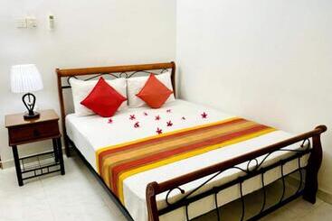 هتل Velapura River Garden