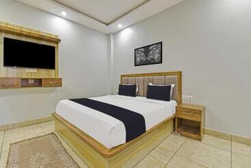 Super Hotel O Gauri Shankar