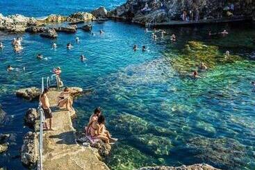 پانسیون Gratia Studios