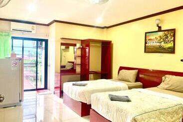 ホテル โรงแรมกาญจนาสกลนคร