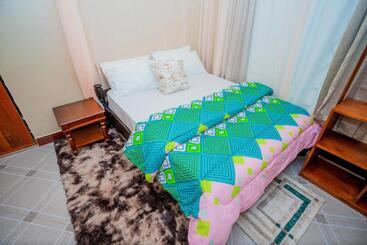 בית מלון כפרי Kilimanjaro Home Of Travelers