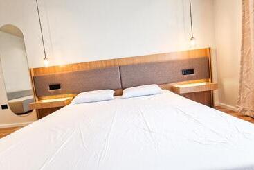 ホテル Sunset Shoreline Saranda   Sea View   Free Private Parking   Pool