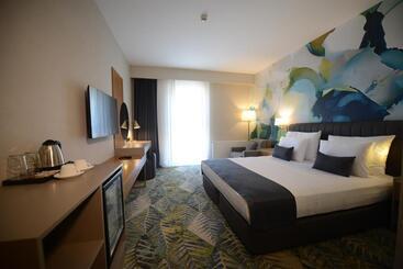 בית מלון כפרי Wyndham Garden Cambasi