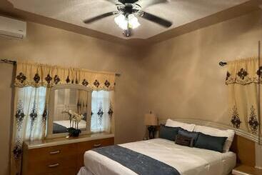 بنسيون Bri G Da Ocean View Suite