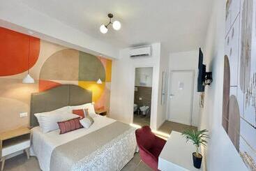 פנסיון Suites 167