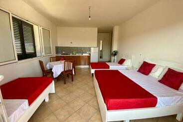 Pensão Zambaku I Detit   Lily Of The Sea