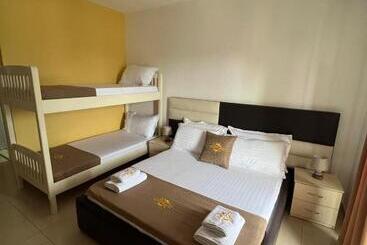 酒店 Kompleksi Muja