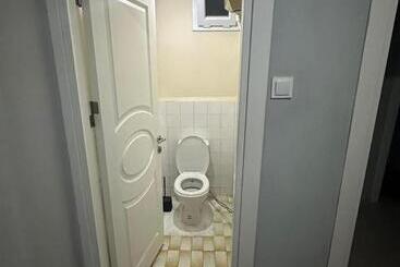 פנסיון Private Room In İstanbul 2 Mins To Metrobüs In Shared Apartment