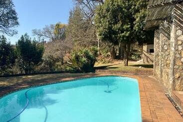 ペンション The Blue Shutter Guest House