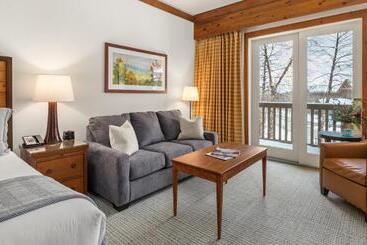 استراحتگاه 1216 The Lodge At Spruce Peak Ski In Ski Out Studio Spruce Peak Village Views 2nd Floor