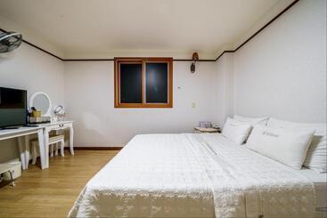 Valentine Hot Spring Motel