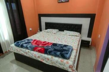 تختخواب و صبحانه Aryan Home Stay