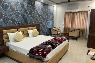 בית מלון כפרי Shakti & Banquet