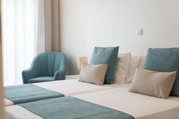 Madalena Hostel E Suites