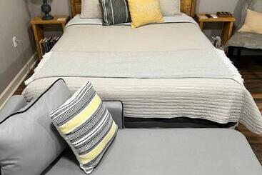 پانسیون Completely Detached Private Mother In Law Suite