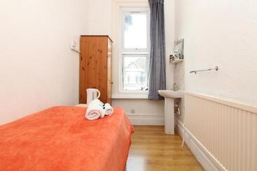 פנסיון Pebbles Guest House Room 19