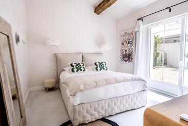 Апарт-отель Secret D Uzès   Place Aux Herbes