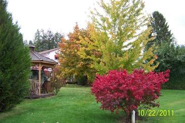 Bavarian Orchard Motel