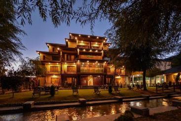 فندق Eden Resorts And Suits