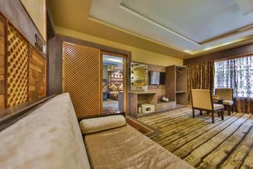 هتل Eden Resorts And Suits