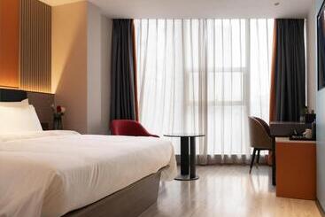 昊丽贵阳喷水池地铁站酒店