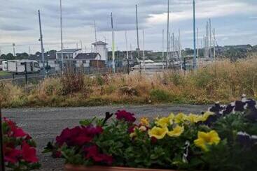 민박 The View On Kilrush Marina