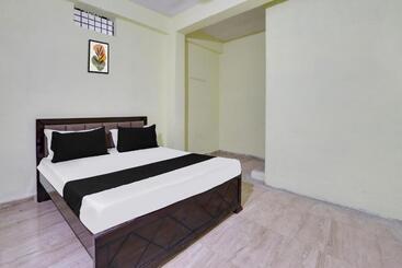 酒店 Oyo Family Lodge