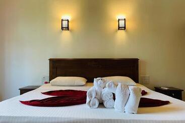 Отель Paradise Stays Bentota