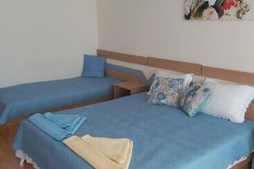 펜션 стаи за гости русинови