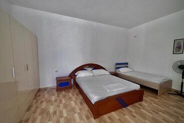 Пансион Vlora Garden Terrace