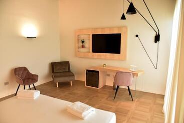 민박 Uefio Luxury Suites