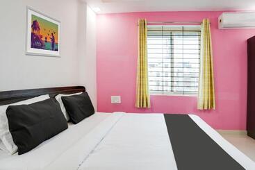 בית מלון כפרי Oyo Gokula Inn