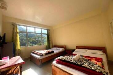 Szálloda Silk Route Lingtam Resort