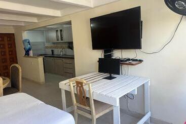 پانسیون Eco Friendly Cozy Bunk Room With Private Bath Near Airport