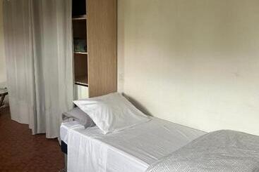 ベッドアンドブレックファースト Chambre Sur Eysines