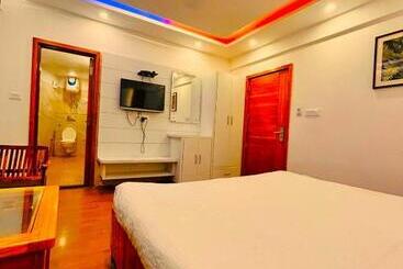 בית מלון כפרי Dwaper Palace Near Mall Road With Parking